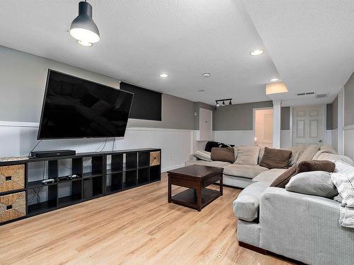 4340 28A Street, Edmonton, AB - Indoor Photo Showing Living Room