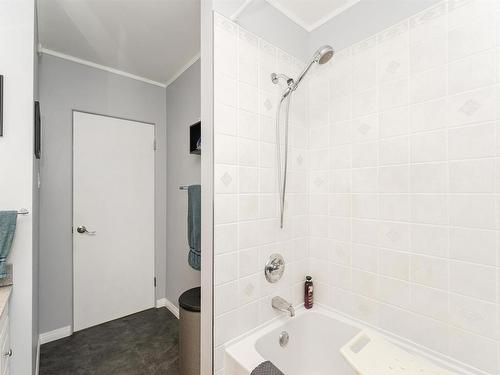 10616 145 Street, Edmonton, AB - Indoor Photo Showing Bathroom