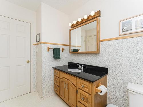 10616 145 Street, Edmonton, AB - Indoor Photo Showing Bathroom