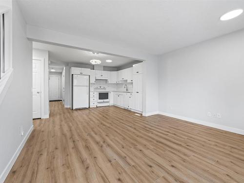 Edmonton, AB - Indoor Photo Showing Other Room