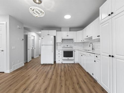 Edmonton, AB - Indoor Photo Showing Kitchen