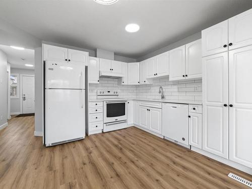 Edmonton, AB - Indoor Photo Showing Kitchen