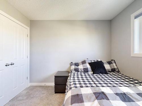 252 41 Avenue, Edmonton, AB - Indoor Photo Showing Bedroom