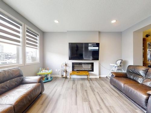 252 41 Avenue, Edmonton, AB - Indoor Photo Showing Living Room