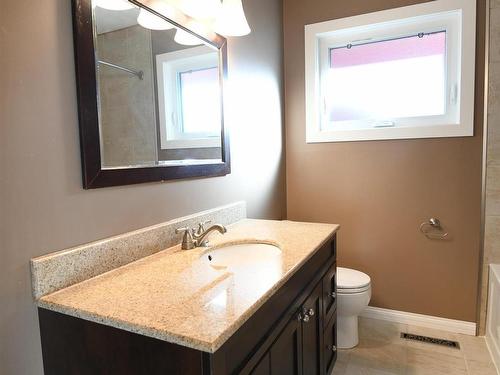 13512 112 Street, Edmonton, AB - Indoor Photo Showing Bathroom