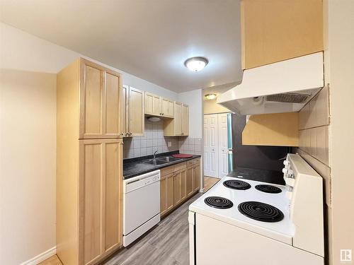 56 11265 31 Avenue, Edmonton, AB - Indoor Photo Showing Kitchen With Double Sink