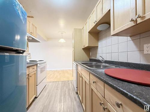 56 11265 31 Avenue, Edmonton, AB - Indoor Photo Showing Kitchen With Double Sink