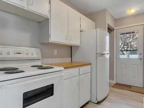 904 Erin Place, Edmonton, AB - Indoor Photo Showing Kitchen