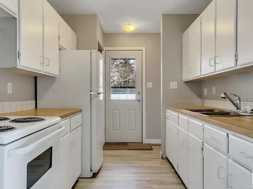 904 Erin Place, Edmonton, AB - Indoor Photo Showing Kitchen With Double Sink