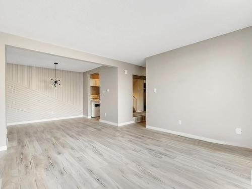 904 Erin Place, Edmonton, AB - Indoor Photo Showing Other Room