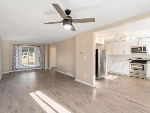 18003 76 Avenue, Edmonton, AB - Indoor Photo Showing Kitchen