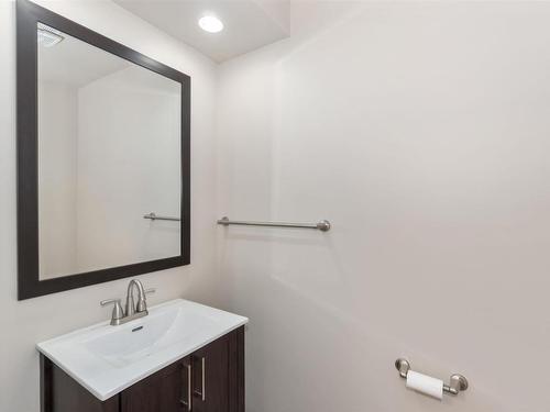 18003 76 Avenue, Edmonton, AB - Indoor Photo Showing Bathroom