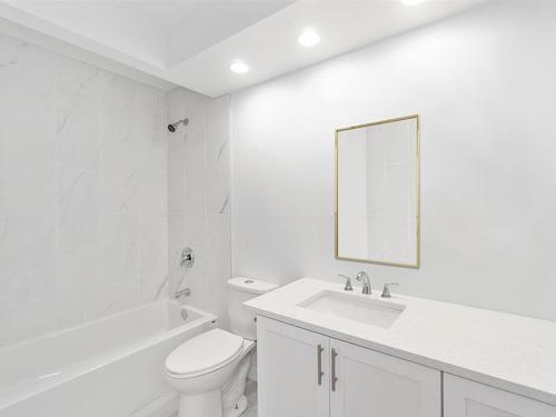 18003 76 Avenue, Edmonton, AB - Indoor Photo Showing Bathroom