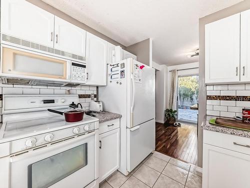 11 2911 36 Street, Edmonton, AB - Indoor Photo Showing Kitchen