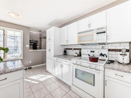 11 2911 36 Street, Edmonton, AB - Indoor Photo Showing Kitchen