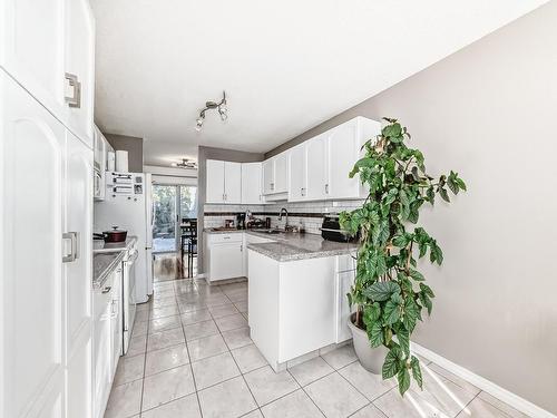 11 2911 36 Street, Edmonton, AB - Indoor Photo Showing Kitchen