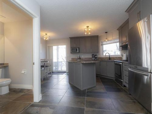 42 1295 Carter Crest Road, Edmonton, AB - Indoor Photo Showing Kitchen