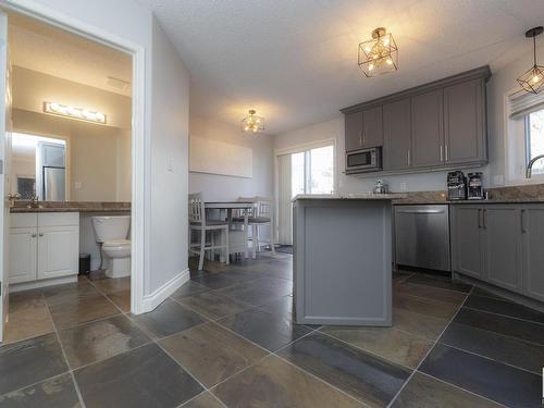 42 1295 Carter Crest Road, Edmonton, AB - Indoor Photo Showing Kitchen