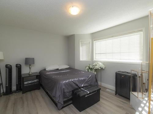 42 1295 Carter Crest Road, Edmonton, AB - Indoor Photo Showing Bedroom