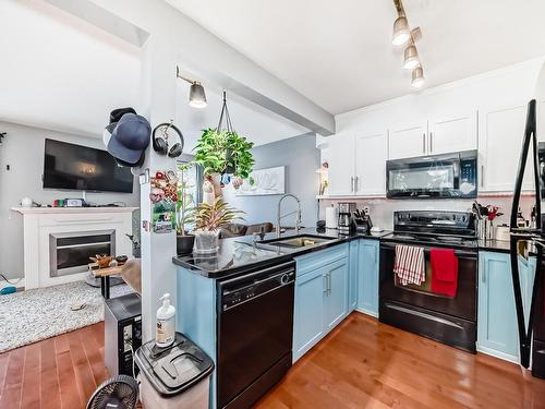 96 230 Edwards Drive, Edmonton, AB - Indoor Photo Showing Kitchen With Double Sink