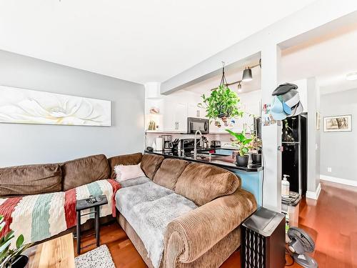 96 230 Edwards Drive, Edmonton, AB - Indoor Photo Showing Living Room