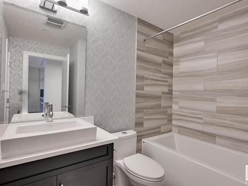 113 11080 Ellerslie Road, Edmonton, AB - Indoor Photo Showing Bathroom