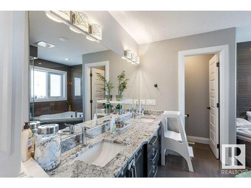 535 Albany Way, Edmonton, AB - Indoor Photo Showing Bathroom