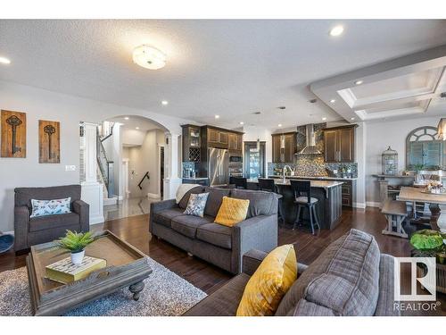 535 Albany Way, Edmonton, AB - Indoor Photo Showing Living Room