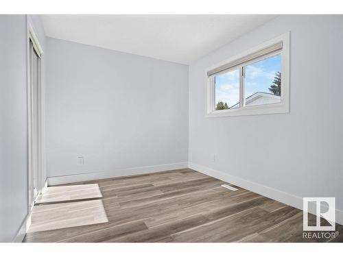 8307 14 Avenue, Edmonton, AB - Indoor Photo Showing Other Room