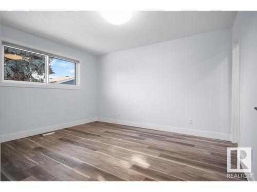 8307 14 Avenue, Edmonton, AB - Indoor Photo Showing Other Room