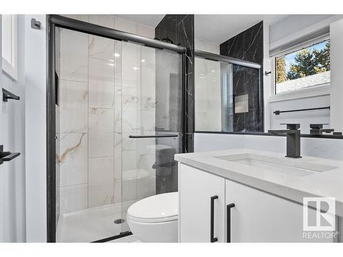 8307 14 Avenue, Edmonton, AB - Indoor Photo Showing Bathroom