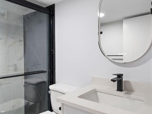 8307 14 Avenue, Edmonton, AB - Indoor Photo Showing Bathroom