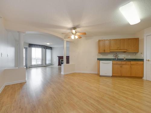 435 2741 55 Street, Edmonton, AB - Indoor Photo Showing Kitchen