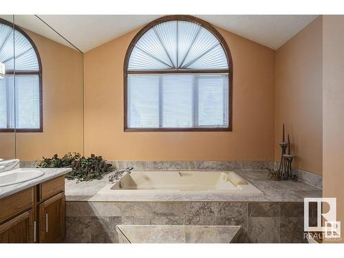 17811 60 Ave, Edmonton, AB - Indoor Photo Showing Bathroom