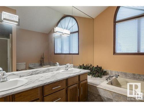 17811 60 Ave, Edmonton, AB - Indoor Photo Showing Bathroom