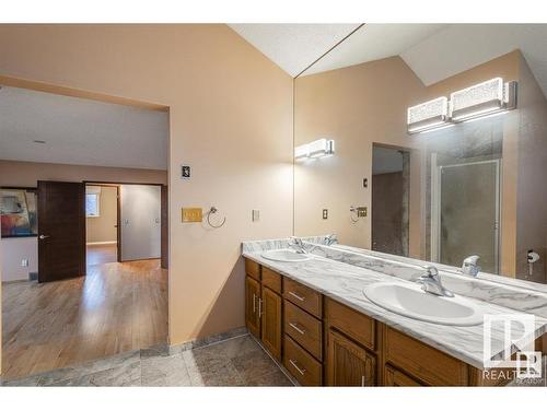 17811 60 Ave, Edmonton, AB - Indoor Photo Showing Bathroom