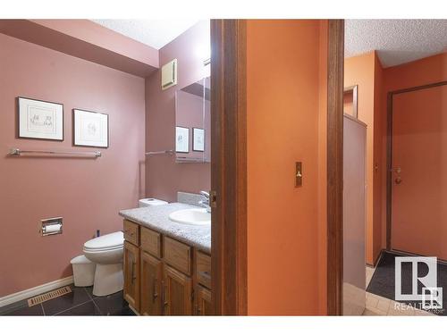 17811 60 Ave, Edmonton, AB - Indoor Photo Showing Bathroom