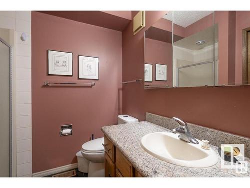 17811 60 Ave, Edmonton, AB - Indoor Photo Showing Bathroom