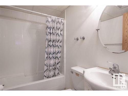 17811 60 Ave, Edmonton, AB - Indoor Photo Showing Bathroom