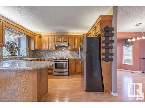 17811 60 Ave, Edmonton, AB - Indoor Photo Showing Kitchen