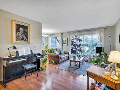 303 8149 111 Street, Edmonton, AB - Indoor Photo Showing Living Room