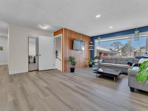 1416 65 Street, Edmonton, AB - Indoor Photo Showing Living Room