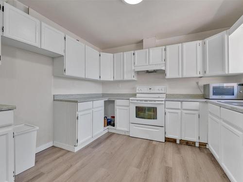 1416 65 Street, Edmonton, AB - Indoor Photo Showing Kitchen