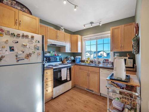 5478 Thibault Wynd, Edmonton, AB - Indoor Photo Showing Kitchen With Double Sink