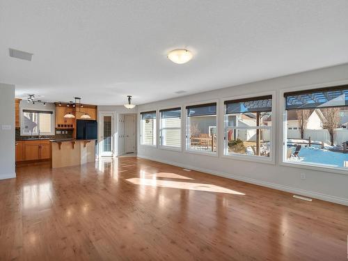 5478 Thibault Wynd, Edmonton, AB - Indoor Photo Showing Living Room