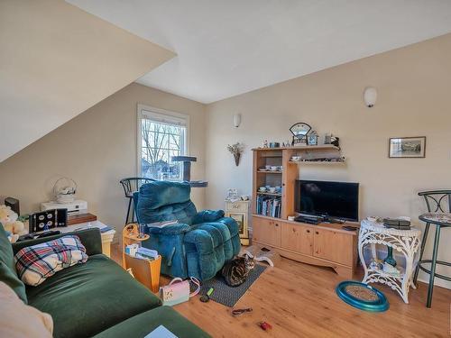 5478 Thibault Wynd, Edmonton, AB - Indoor Photo Showing Living Room