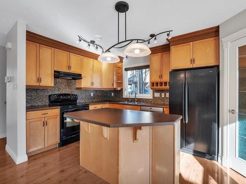 5478 Thibault Wynd, Edmonton, AB - Indoor Photo Showing Kitchen With Double Sink