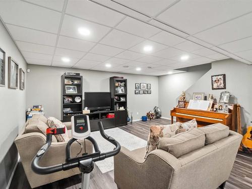 4750 Crabapple Run, Edmonton, AB - Indoor Photo Showing Other Room