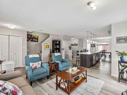 4750 Crabapple Run, Edmonton, AB - Indoor Photo Showing Living Room