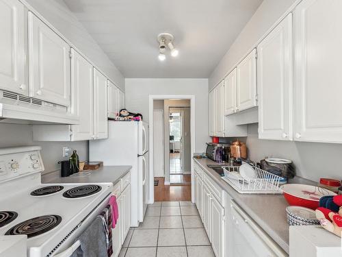 204 11425 41 Avenue, Edmonton, AB - Indoor Photo Showing Kitchen